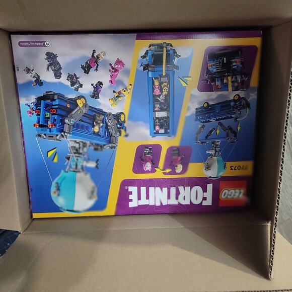 LEGO Fortnite Battle Bus (77073) - Picture 4 of 4